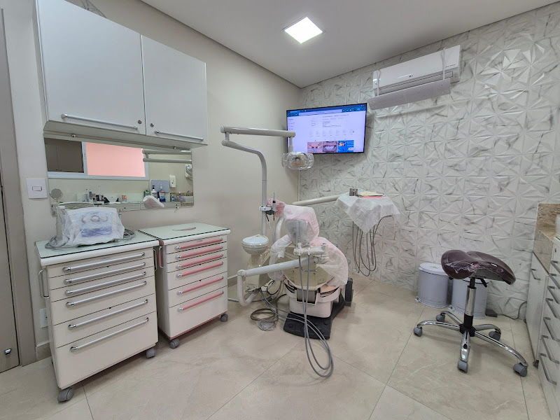 Foto 3 de Dra. Karin Almeida Prado