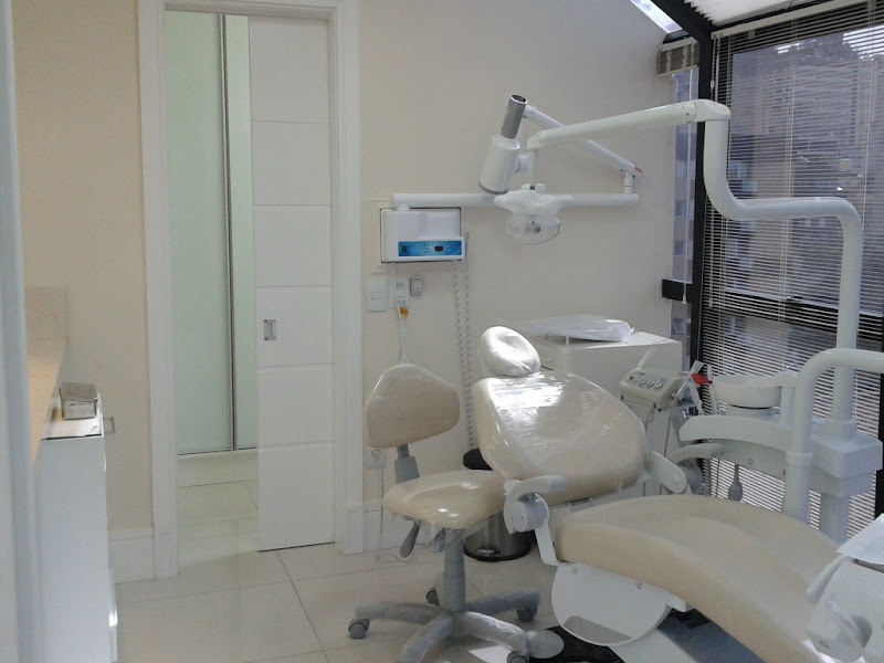 Foto de Dra. Karin Leite | Odontologia | Prótese e Implante | Clínica Geral