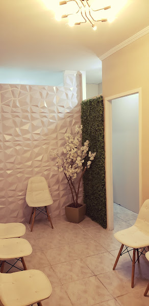 Foto 2 de Dra. Karina Keiko Kurata e equipe - dentista Taboão da Serra