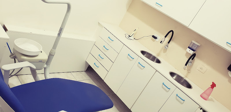 Foto 3 de Dra. Karina Keiko Kurata e equipe - dentista Taboão da Serra