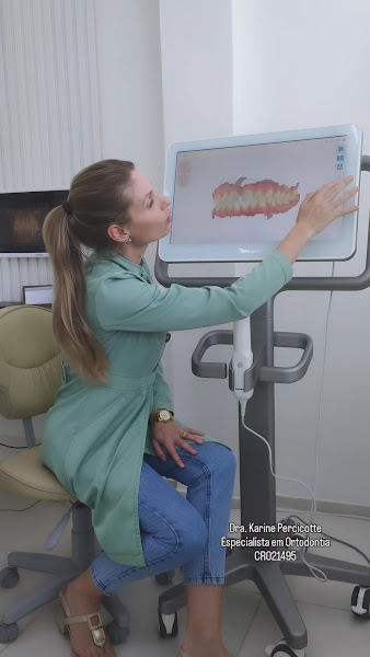 Foto 3 de Dra. Karine A. Percicotte Ortodontista Invisalign Doctor - Dentista em Campo Largo