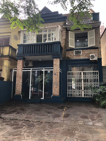 Foto 2 de Dra. Karine Squeff - Odontologista/Dentista em Porto Alegre (Invisalign)