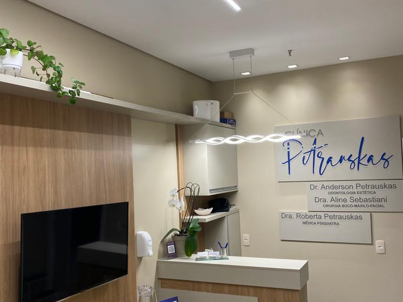 Foto 8 de Dra. Karolina S. Takeshita Odontologia em Curitiba