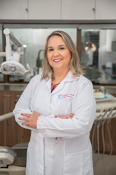 Foto 2 de Dra Katherine C Branco - Dentista | Implante Dentário