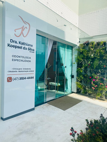 Foto 2 de Dra. Kathiane Koepsel da Silva | Dentista