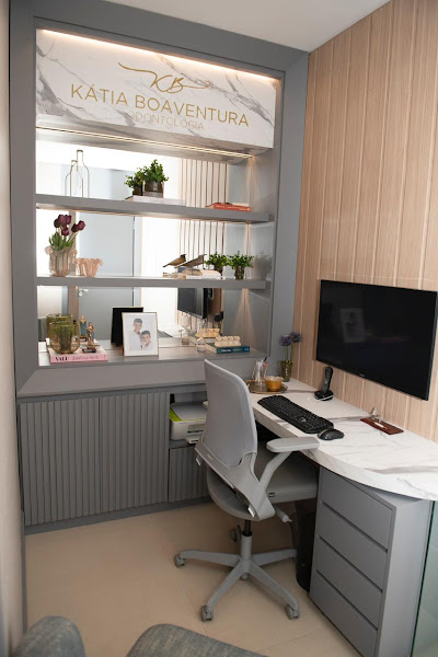 Foto 3 de Dra. Katia Boaventura Dentista em Cuiabá | Facetas em resina | Reabilitação Oral | Estética Dental | Implantes