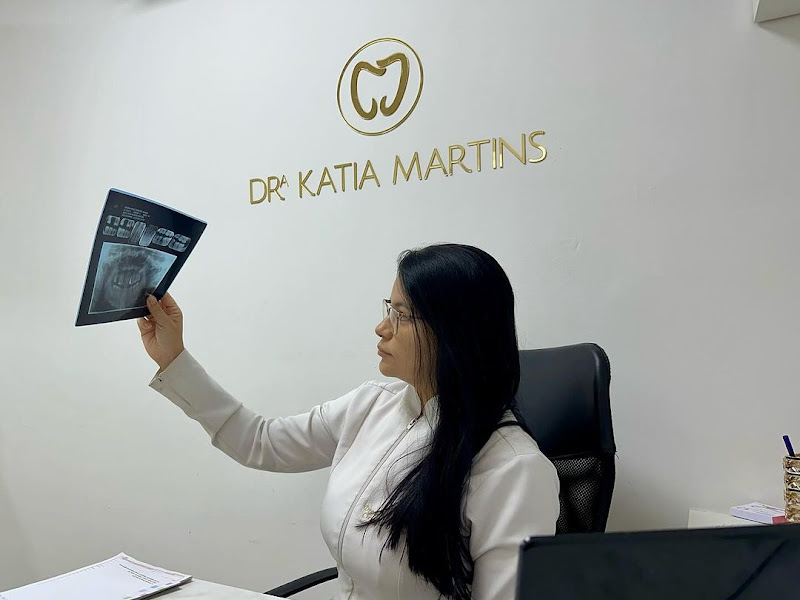 Foto 8 de Dra. Katia Boaventura Dentista em Cuiabá | Facetas em resina | Reabilitação Oral | Estética Dental | Implantes