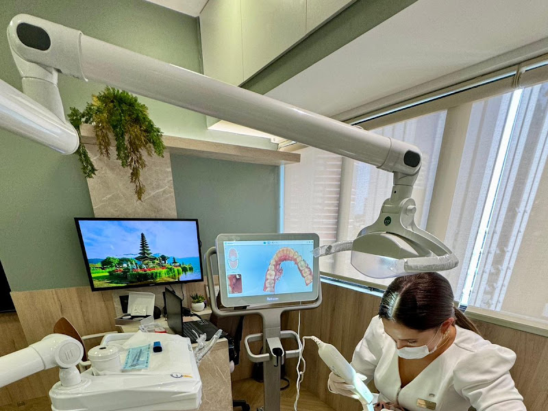 Foto 4 de Dra Katia Montanha | Clínica Odontológica | Ortodontia | Invisalign | Clinico Geral | Salvador