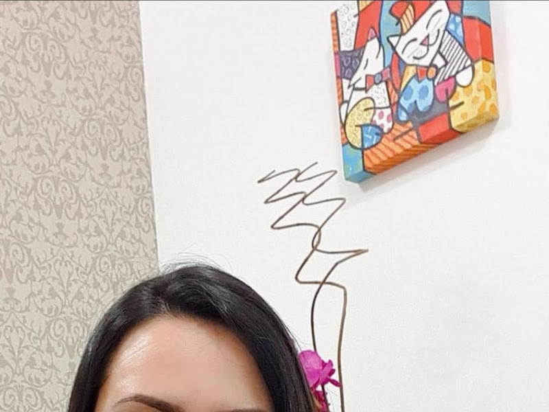 Foto de Dra.Kauana Gomes / Dentista SJC / Implante dentário / Aparelho invisível / Clareamento