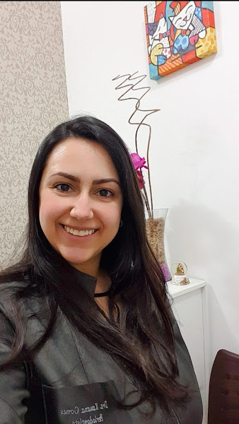 Foto 2 de Dra.Kauana Gomes / Dentista SJC / Implante dentário / Aparelho invisível / Clareamento