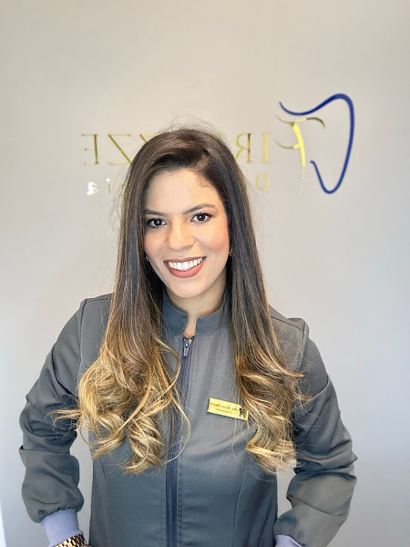 Foto 2 de Dra. Kayze Duarte. Tratamento de canal. Endodontista. Endodontia.