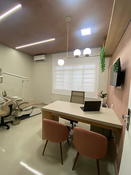 Foto 3 de Dra. Kelly Dalla Vecchia / Ortodontia e Ortopedia / Clareamento Dental / Cuiabá