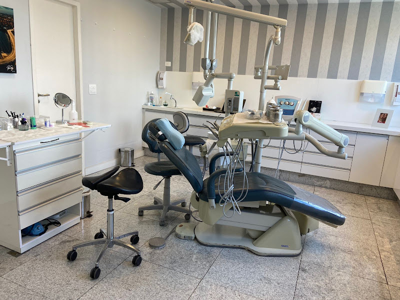 Foto 3 de Dra. Kenia Cecilia - Dentista Recife - Invisalign Doctor