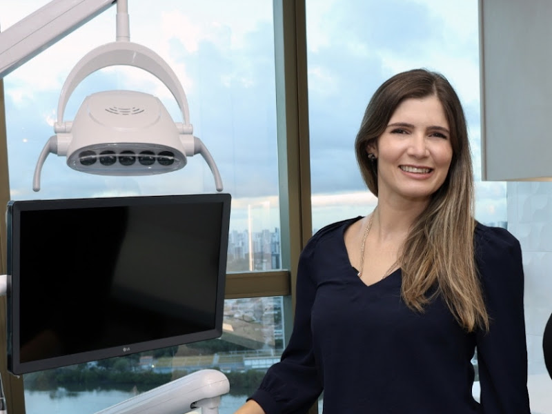Foto 10 de Dra. Kenia Cecilia - Dentista Recife - Invisalign Doctor