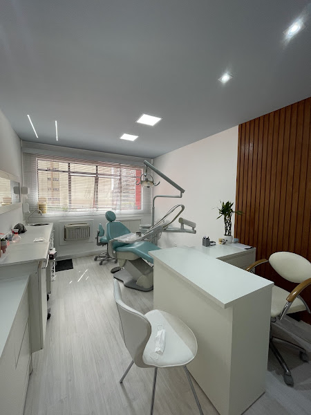 Foto 3 de Dra. Laila W. Makarios - ODONTOLOGIA