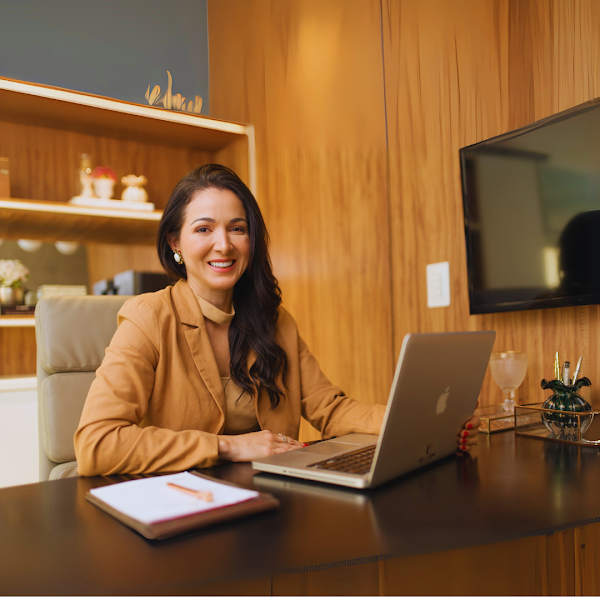 Foto 2 de Dra. Lais Cabral | Clareamento e Lentes de Contato Dental em Maceió