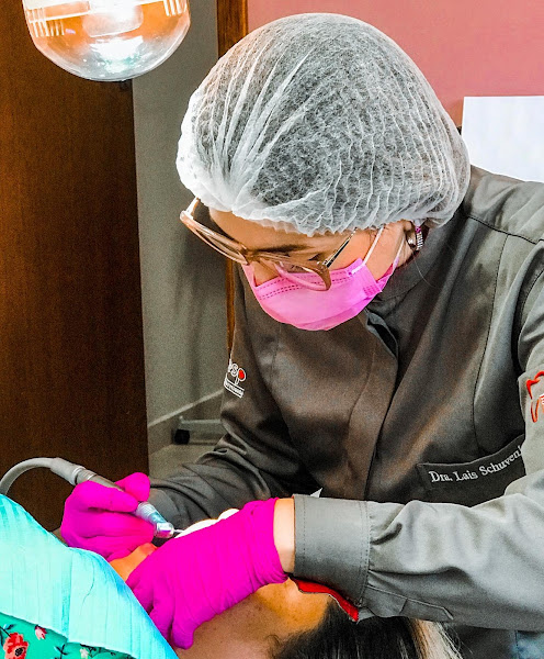 Foto 2 de Dra. Lais Schuvenke- Aparelho invisível em Araraquara