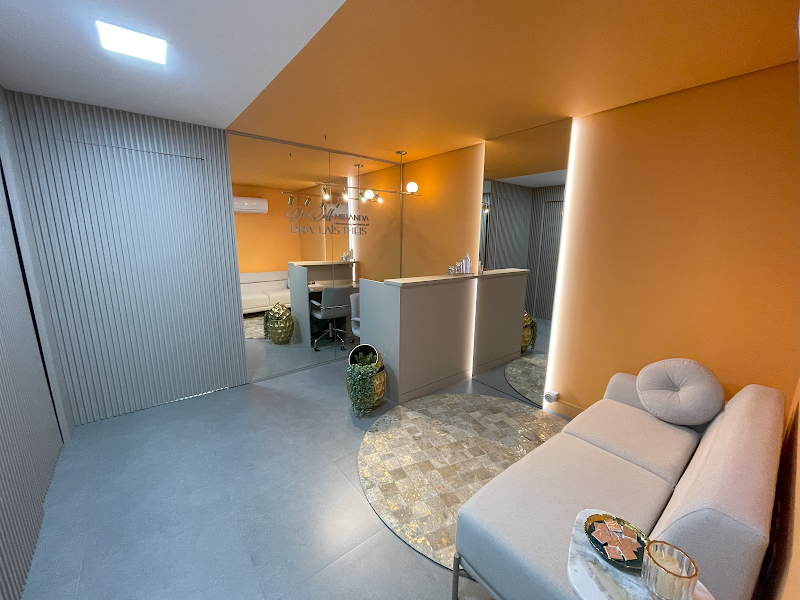 Foto 2 de Dra Lais Theis - Harmonização Facial