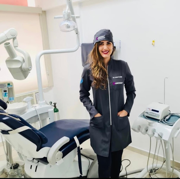 Foto 2 de Dra. Larissa Corteletti | Implante dentário e prótese | Dentista Niterói