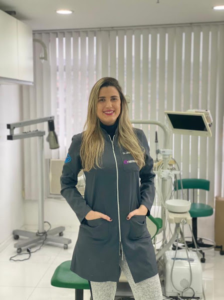Foto 3 de Dra. Larissa Corteletti | Implante dentário e prótese | Dentista Niterói