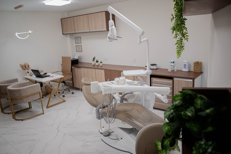 Foto 2 de Dra. Larissa Fernandes - Lilium´s Odontologia | Dentista em Governador Valadares