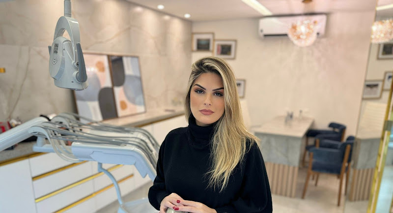 Foto 2 de Dra Larissa Ganem Harmonização e Odontologia