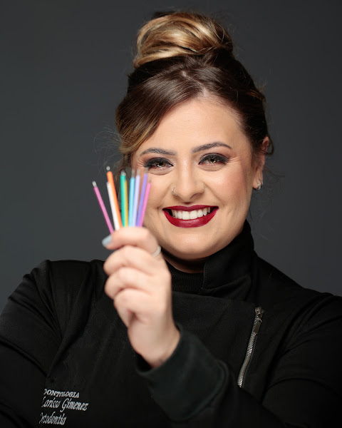 Foto 2 de Dra Larissa Gimenez - Ortodontia e Aparelho do Ronco