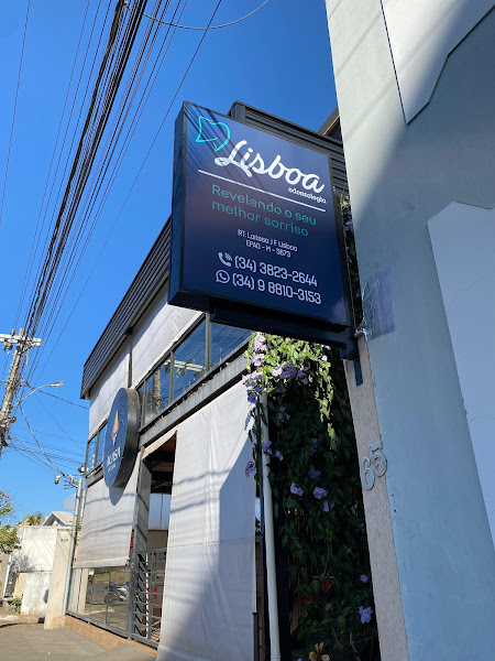 Foto 2 de Dra. Larissa Lisboa | Implantes e Reabilitação Oral