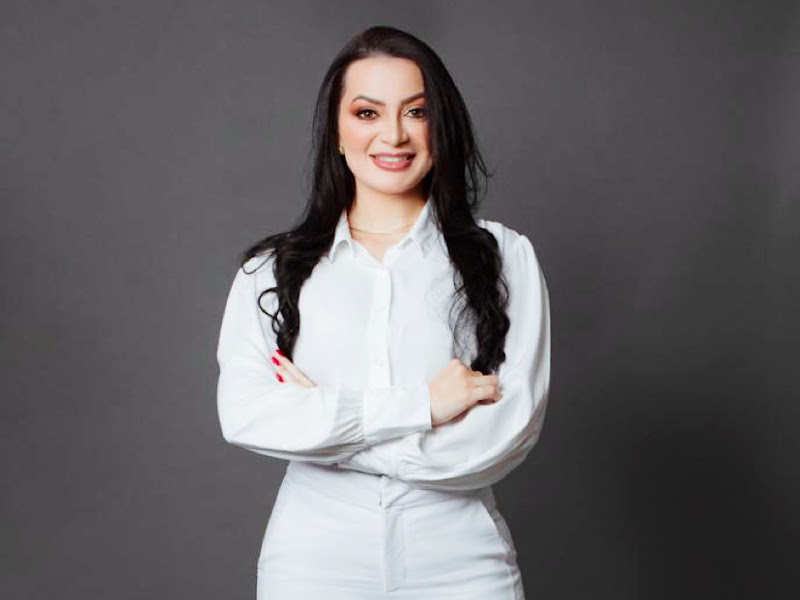 Foto 3 de Dra Larissa Tarnoschi