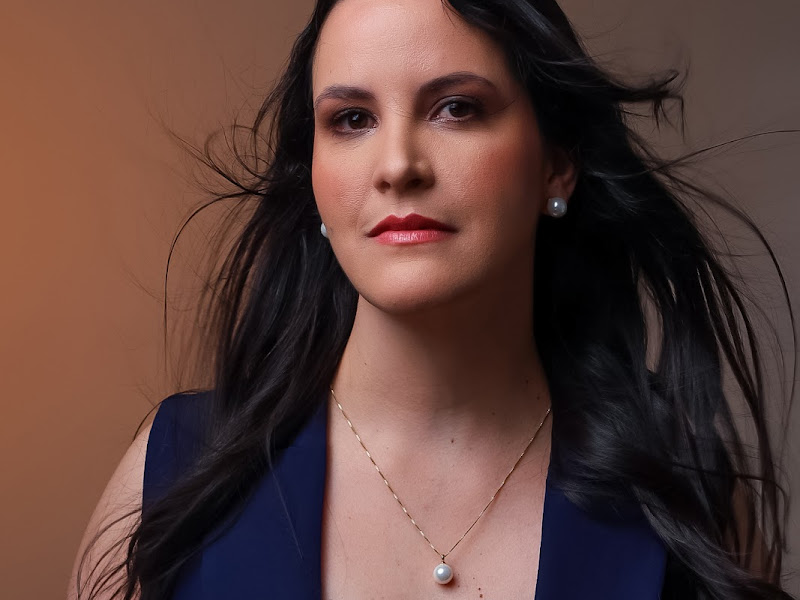 Foto de Dra Larissa Tessinari - Implantes dentários| Bucomaxilofacial | Dor orofacial em Porto Alegre