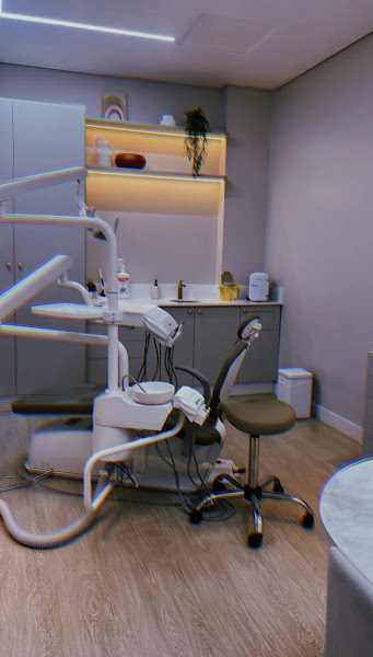 Foto 2 de Dra. Larissa Vilain | Dentista em Criciúma