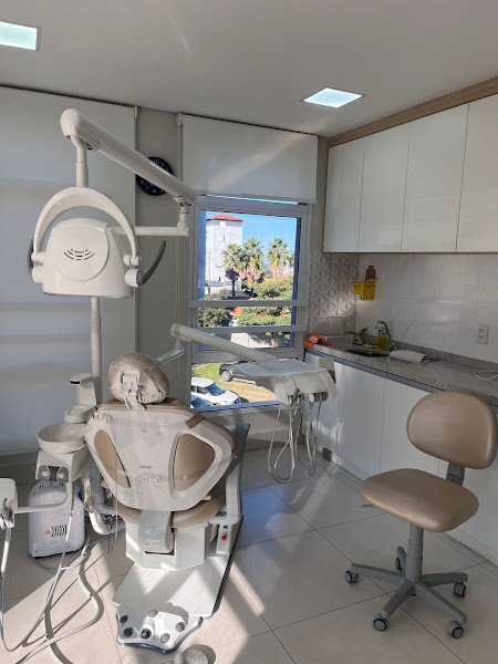Foto 2 de Dra. Laura Akemi - Cirurgiã Dentista