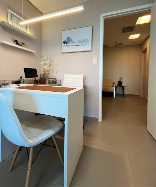 Foto 2 de Dra Laura Lepesqueur | DENTISTA | PRÓTESE E IMPLANTE | São José dos Campos - SP