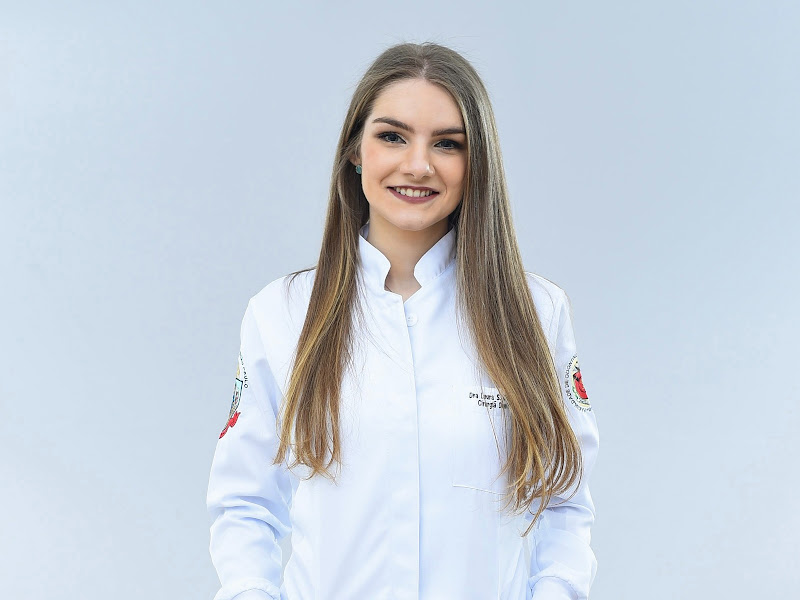 Foto de Dra. Laura Sanches - Dentista | Periodontista | Ribeirão Preto