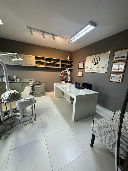 Foto 2 de Dra. Laura Shimada - Odontologia Estética