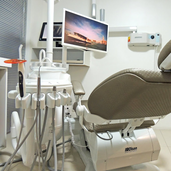 Foto 2 de Dra.Laureane Rebouças - Implante dentário, Prótese Dentária e Odontologia Estética