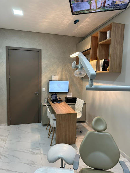 Foto 2 de Dra. Layla Rodrigues - Dentista em Boa Vista - Implantes dentários e Ortodontia