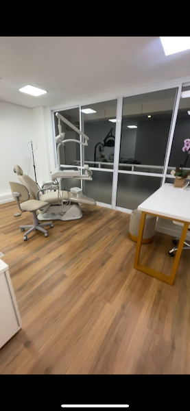 Foto 2 de Dra Lecticia Lobo | Harmonização Facial | Facetas em Resina