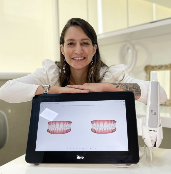 Foto 2 de Dra. Letícia Corona Caetano - Invisalign, Ortodontista, Lentes de Contato e Harmonização facial em Vila Velha