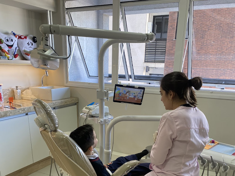 Foto de Dra. Leticia de Almeida - Odontopediatria e Ortodontia