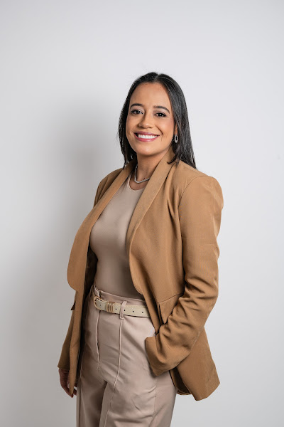 Foto 2 de Dra Letícia Dias - Tratamento de Canal