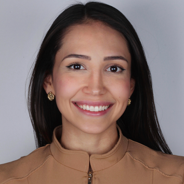 Foto 2 de Dra. Letícia Fontanella - Dentista em Curitiba