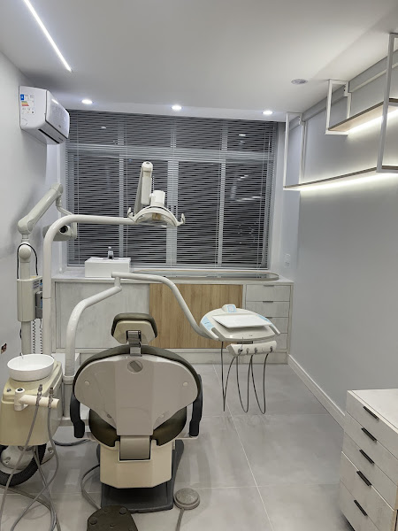 Foto 3 de Dra. Letícia Fontanella - Dentista em Curitiba