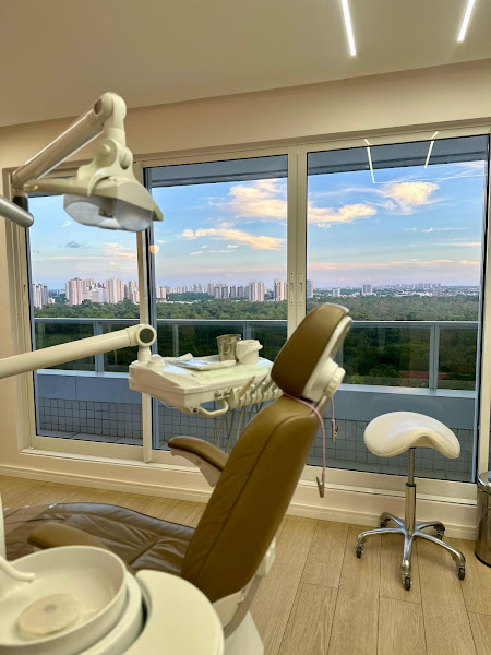 Foto 2 de Dra. Leticia Morais - Implantes e Reabilitação Oral