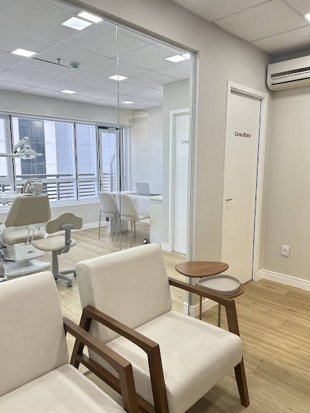 Foto de Dra. Leticia Oliveira| Especialista em Endodontia | Dentista em Barueri
