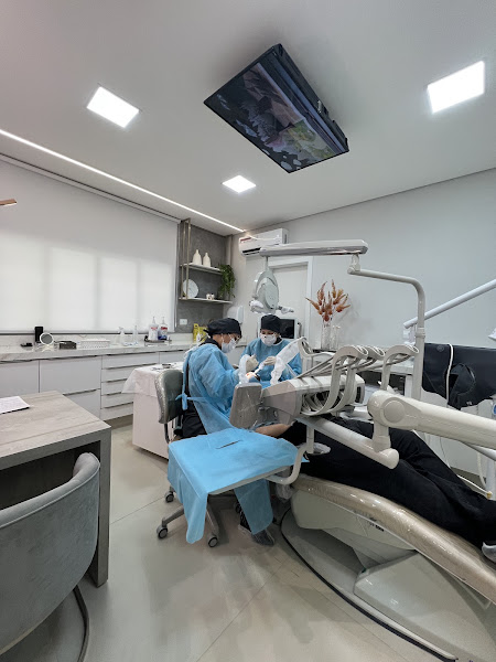 Foto 2 de Dra Letícia Yuki - Prótese e Implantes dentários