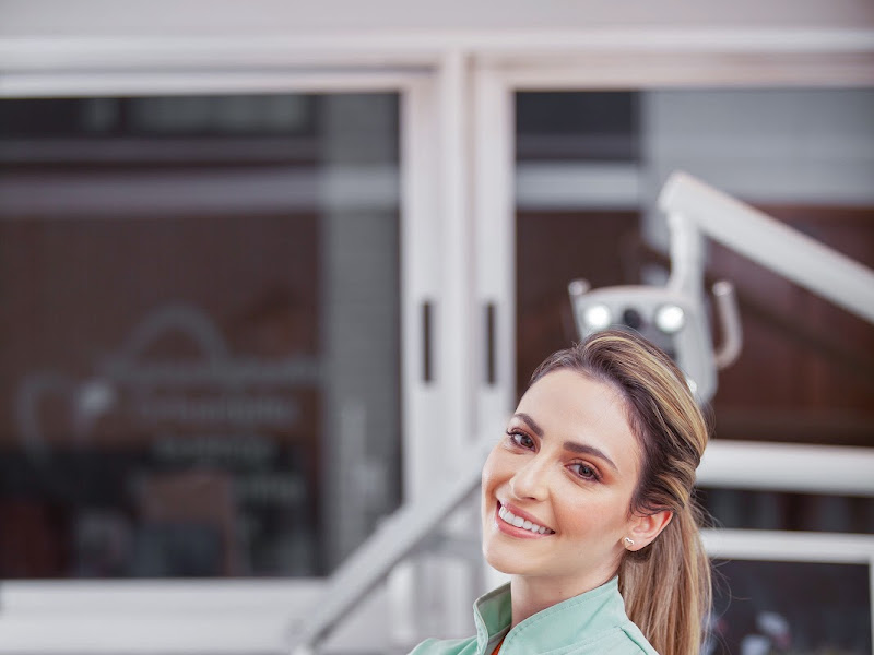 Foto de Dra. Letícia Zimermann | Invisalign & Tratamentos Ortodônticos