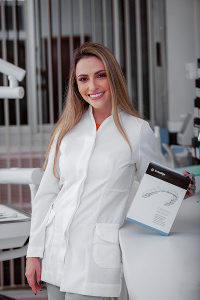 Foto 3 de Dra. Letícia Zimermann | Invisalign & Tratamentos Ortodônticos
