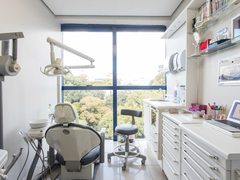 Foto 3 de Dra. Liége Wagner - Cirurgiã Dentista