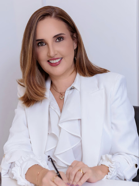 Foto 2 de Dra Livia : Há mais de 20 anos cuidando de Sorrisos com saúde, estética e excelência. Agende sua avaliação! 💎